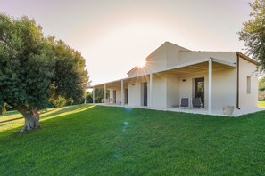 Exterior - Villa with terrace and private garden. Shared pool. In Scicli, Sicily - Gelsi (Scicli)