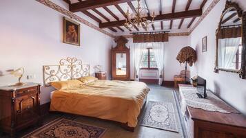 6 camere, una scrivania, ferro/asse da stiro, culla da viaggio