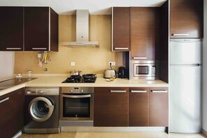 Refrigerador, microondas, horno y lavavajillas 