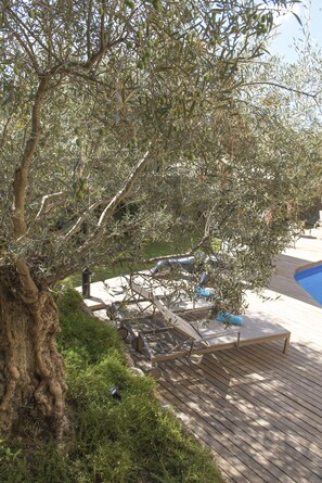 Property grounds - Villa / Finca in the southwest of Majorca, near Palma, with sauna & pool & much more (Calvià)