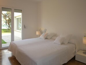 5 Schlafzimmer, Bügeleisen/Bügelbrett, Internetzugang, Bettwäsche