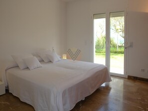 5 Schlafzimmer, Bügeleisen/Bügelbrett, Internetzugang, Bettwäsche