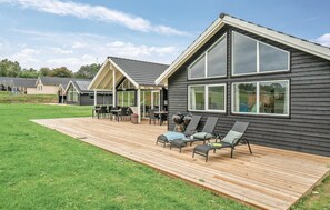 Outdoor dining - Beautiful home in Vejby with sauna (Vejby)