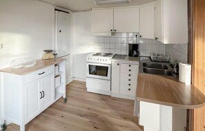 Réfrigérateur, plaque de cuisson, cafetière/bouilloire