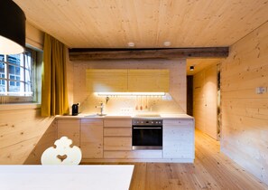 Geladeira, fogão, cooktop, lava-louças