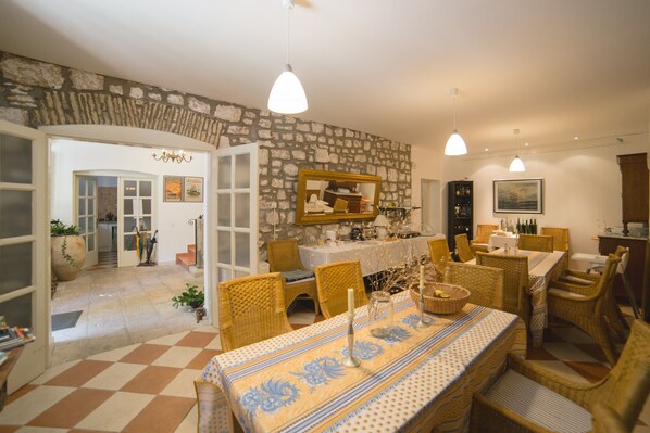 Dining - Mediterranean villa with large garden (Trpanj)