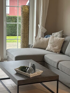 Fernseher, Kamin, Stereoanlage