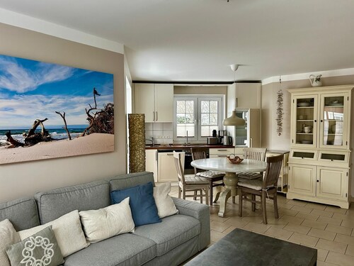 Exklusive FeWo mit Garten und Kamin in Strandnähe