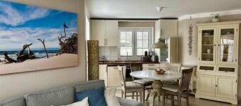 Exclusive apartment with garden and fireplace near the beach