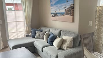 Fernseher, Kamin, Stereoanlage