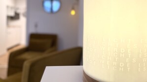 A close-up of a cylindrical object with text on it, placed on a table in a room with a blurred background. - Apartment in the heart of Boppard (Boppard)