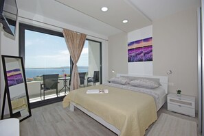 3 bedrooms, in-room safe, desk, iron/ironing board