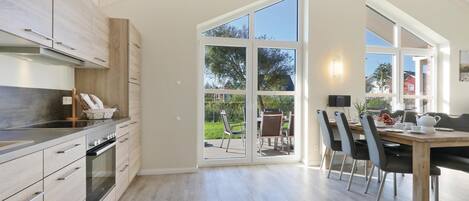 Réfrigérateur, plaque de cuisson, lave-vaisselle, cafetière/bouilloire