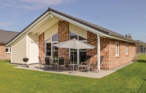 Outdoor dining - Cozy home in Dagebüll with kitchen (Dagebüll)