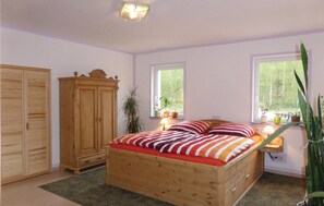 1 Schlafzimmer, Reisekinderbett, kostenloses WLAN, Bettwäsche