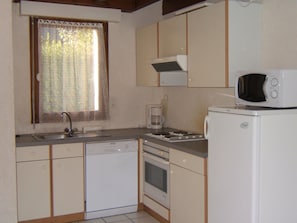 Kühlschrank, Mikrowelle, Ofen, Geschirrspüler