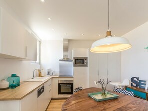Kühlschrank, Mikrowelle, Geschirrspüler