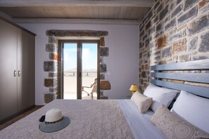 4 bedrooms, iron/ironing board, travel crib, free WiFi