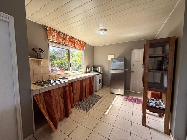 Fridge, microwave, coffee/tea maker, toaster