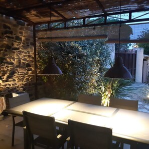 Outdoor dining -  Beautiful vineyard house completely renovated (Péret)