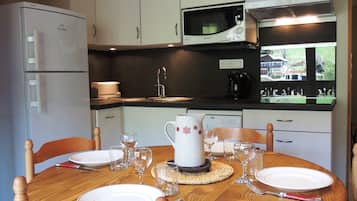 雪櫃、微波爐、焗爐、爐具