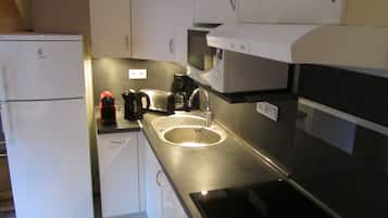 雪櫃、微波爐、焗爐、爐具