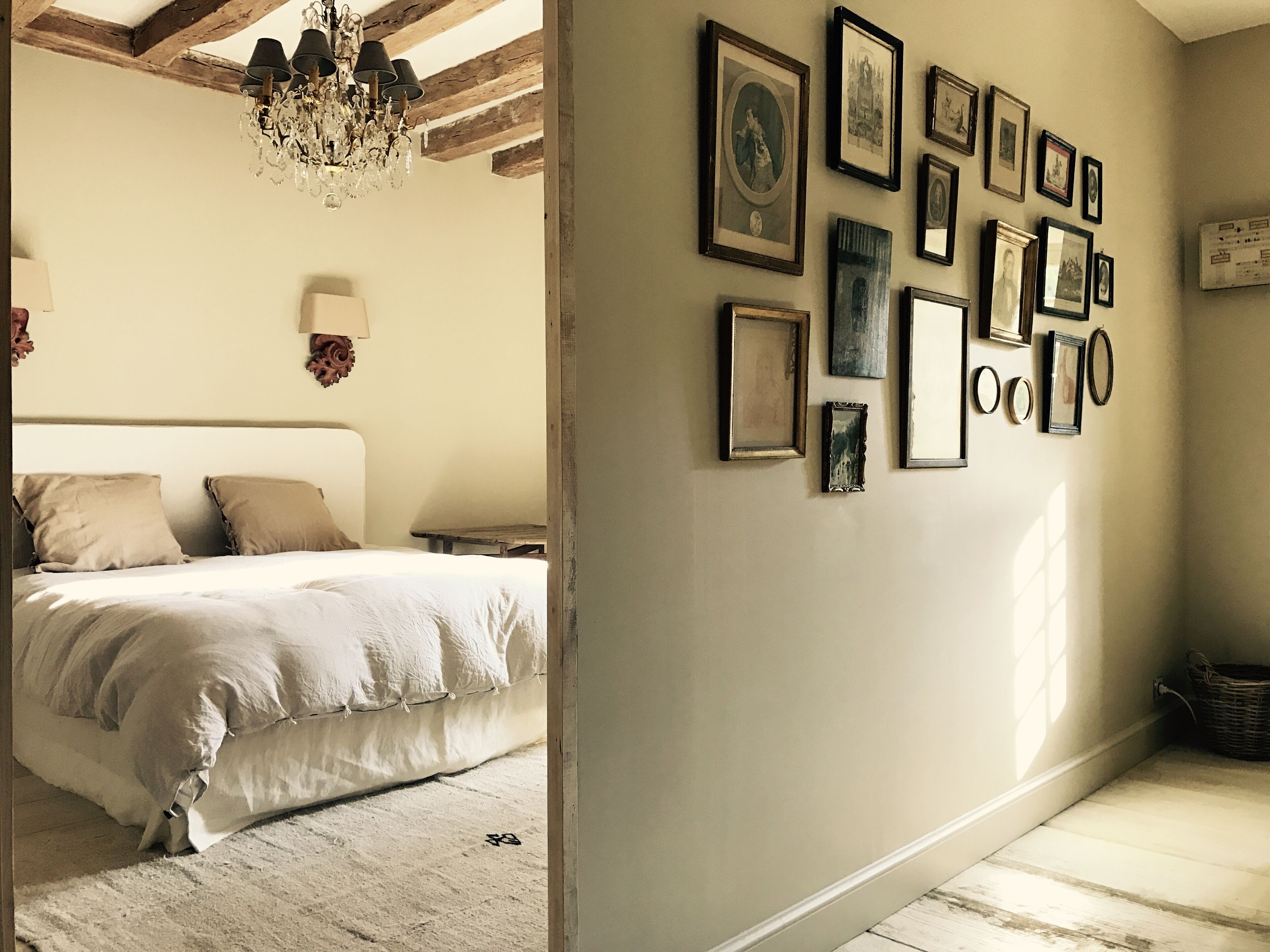 4 chambres, coffres-forts dans les chambres, bureau
