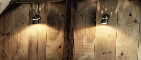 4 bedrooms, in-room safe, desk, iron/ironing board