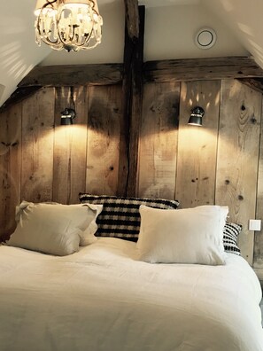 4 chambres, coffres-forts dans les chambres, bureau