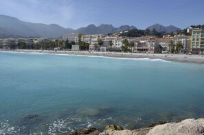 Sur la plage, serviettes de plage