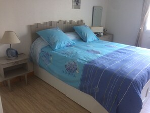 1 bedroom, iron/ironing board, travel cot, free WiFi - rental between land and sea classified 3 stars (Noyal-Muzillac)