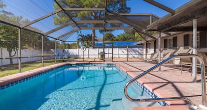Increíble villa con piscina extra grande y bañera de hidromasaje. 50% de descuento en tarifas regulares!
