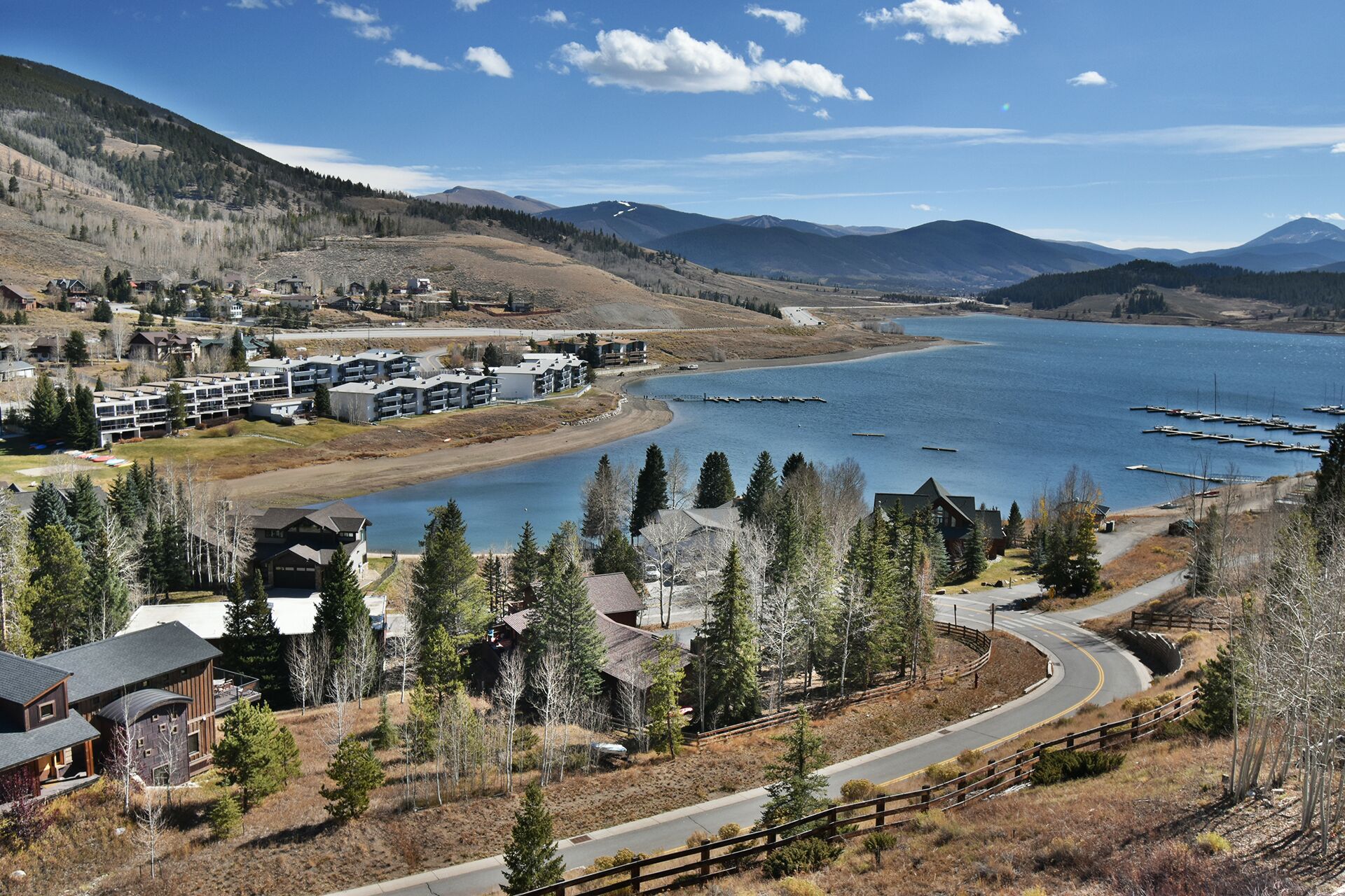 Lake Views-In Town. Walk to Concerts, Marina, Parks, Restaurants, Events