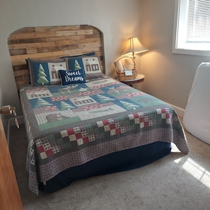2 bedrooms, memory foam beds, desk, iron/ironing board