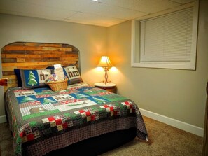 2 bedrooms, memory foam beds, desk, iron/ironing board