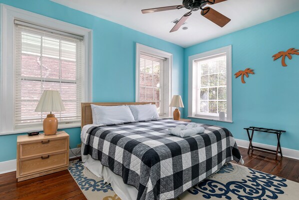 4 bedrooms, iron/ironing board, WiFi, bed sheets