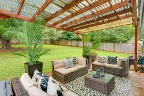 Terrace/patio - Lux Boho Chic! 6 mins to Airport 10 mins to downtown Atlanta. (East Point)