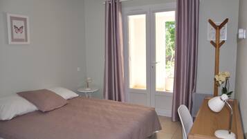 1 slaapkamer, een bureau, een strijkplank/strijkijzer, gratis wifi