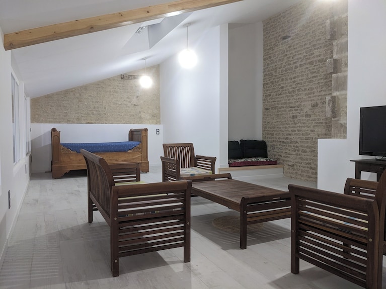 Grand Gîte Pour 11 Personnes, 5 Chambres, Proche De La Rochelle - Charente-Maritime