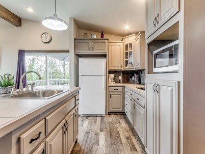 Breathtaking Views! Where doing nothing IS something. You're On Lake Time! RELAX