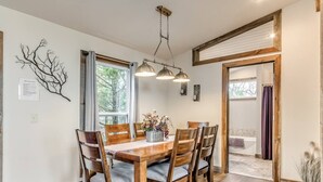 Dining - Doing Nothing IS Something-Lakelife at it`s finest (Stigler)