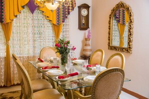 Dining - Beautiful Gated Community Vacation Home, Close to all Tourist Attractions (St. Anne's Bay)