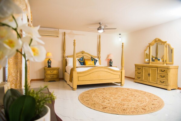 4 bedrooms, iron/ironing board, WiFi, bed sheets