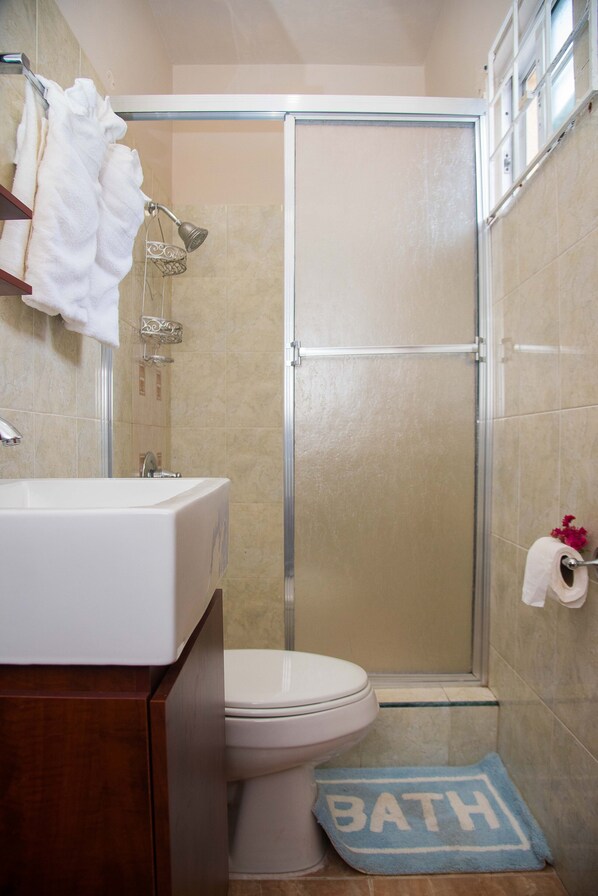 A bathroom with a shower, toilet, and sink. - Beautiful Gated Community Vacation Home, Close to all Tourist Attractions (St. Anne's Bay)