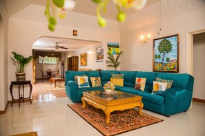 Smart TV - Beautiful Gated Community Vacation Home, Close to all Tourist Attractions (St. Anne's Bay)