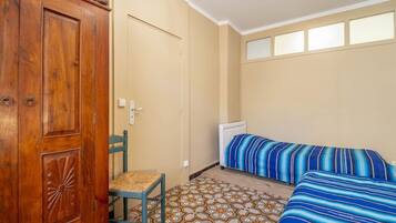 3 slaapkamers, een bureau, geluiddichte muren