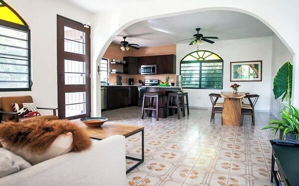 Smart TV, DVD player, books, video library - R Casa Unit 3 At Steps Beach (Rincon)