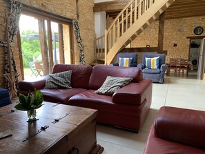 Televisio, takka, DVD-soitin