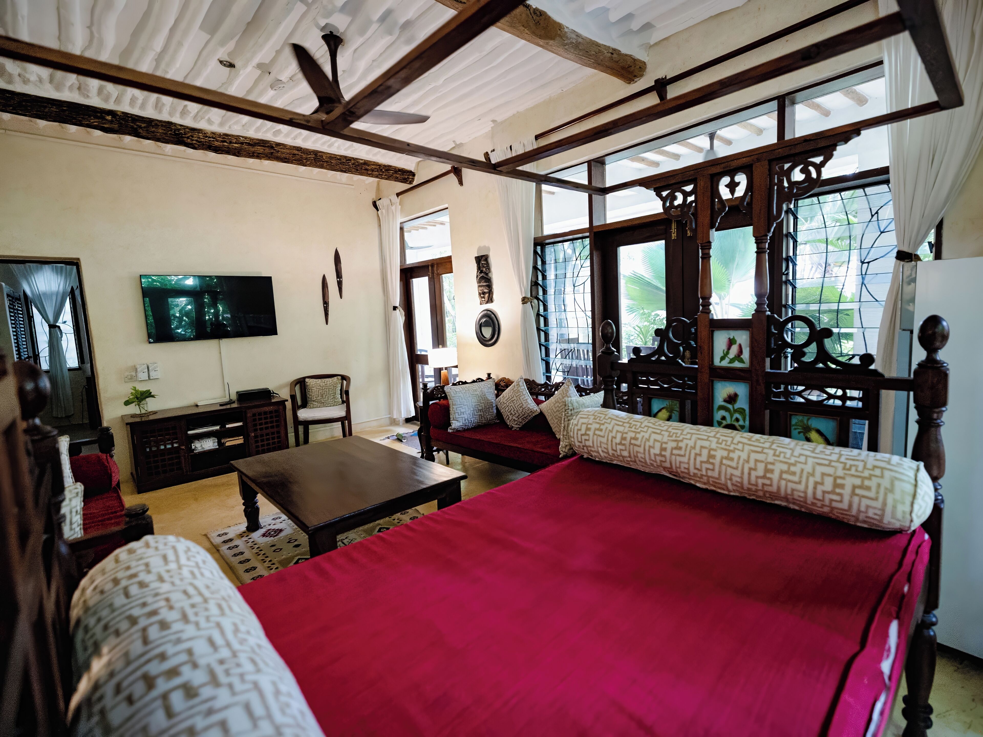 3 chambres, coffres-forts dans les chambres, bureau