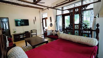 3 chambres, coffres-forts dans les chambres, bureau